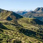 Tirol アパート