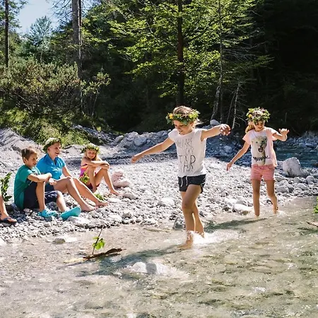 Tirol Apartament *